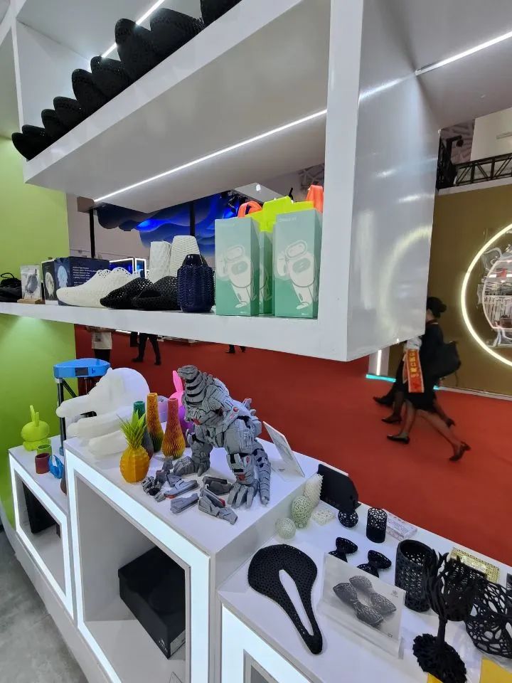 江蘇魅力綻放消博會(huì) 15家參展企業(yè)各放大招，數(shù)字創(chuàng)意引領(lǐng)消費(fèi)新潮流